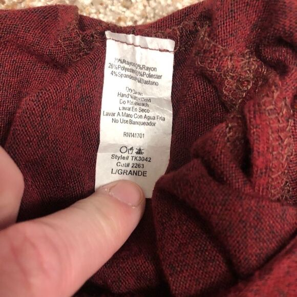 143 Story by Line Up Garnet cut shoulder sweater - Picture 4 of 4